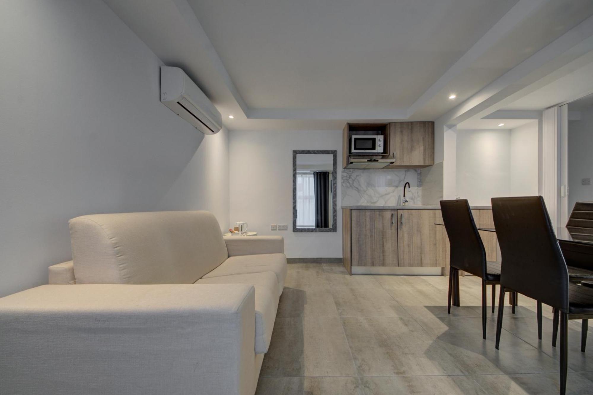 Caro Boutique Guest House San Ġwann Exteriör bild